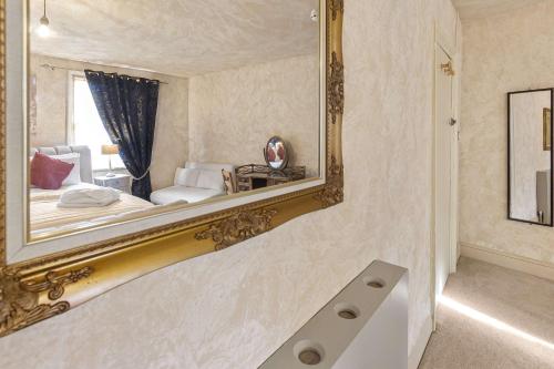 Quirky & Wonky Inn - 4 BD photo 32