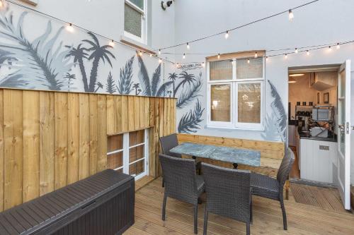 Quirky & Wonky Inn - 4 BD photo 62