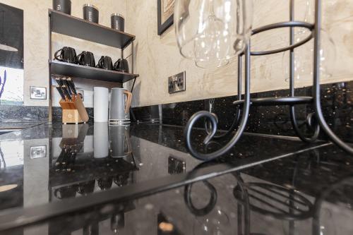 Quirky & Wonky Inn - 4 BD photo 27