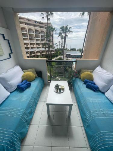 Sea view La Palme d'Azur apartment steps away from the beach and perfect for holidays & business trips