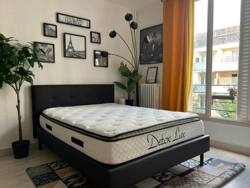 Katil atau katil-katil dalam bilik di Emplacement exceptionnel et rare Paris Suresnes longchamp