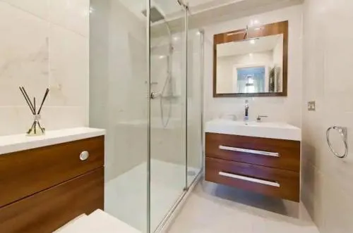 London Guest Room photo 9