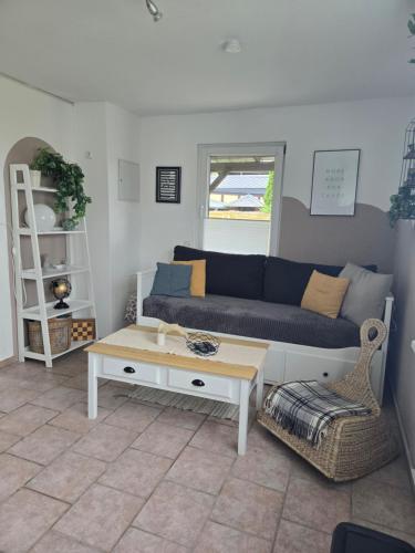 Gallery image of Idyllischer Bungalow am Wasser in Altfriesack