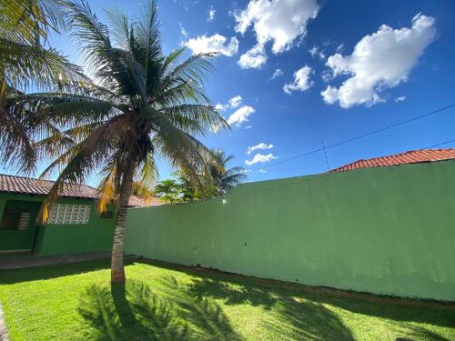 Κήπος έξω από το Casa Camargo - com mercado na frente