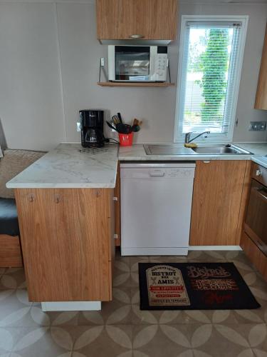 Photo de la galerie de l'établissement Très jolie Mobil home 3 chambres 418, à Saint-Jean-de-Monts