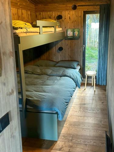 Ένα ή περισσότερα κρεβάτια σε δωμάτιο στο Modern Cabin By The Ski Trails At Fagerhøy