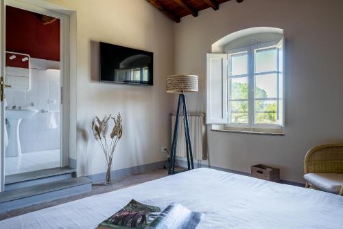 Postel nebo postele na pokoji v ubytování Relais Badia a Passignano
