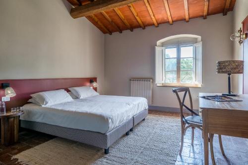Postel nebo postele na pokoji v ubytování Relais Badia a Passignano