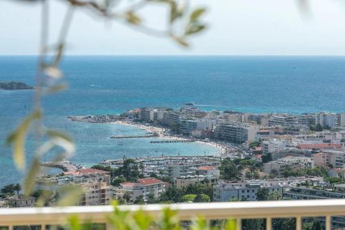REF 1969 - Cannes - Penthouse with panoramic sea view for rent