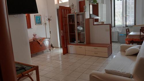 a living room with a couch and a table at Casa David in Cava deʼ Tirreni