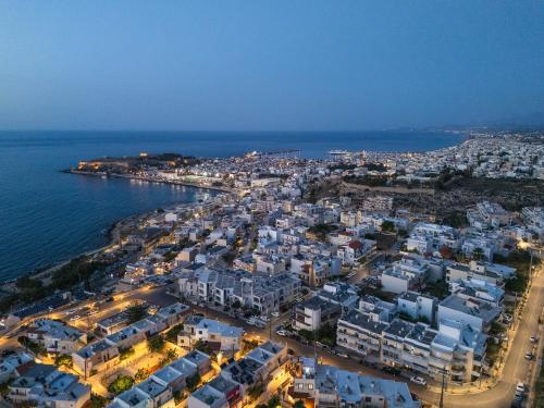 Private Rooftop Jacuzzi Sea View Walk to Beach