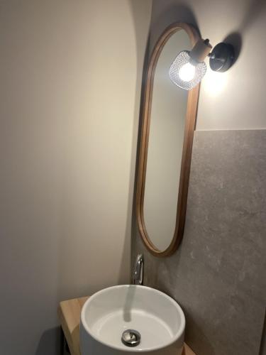 Bilik mandi di Le Mas de l'eau - Piscine Privative