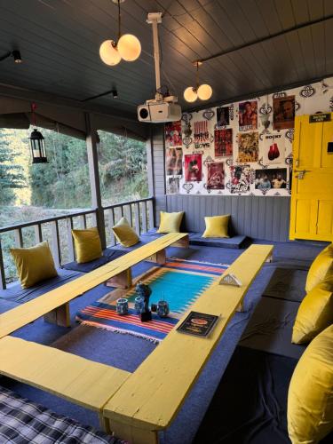 a room with two benches and a swimming pool at Zoella in Gushaini