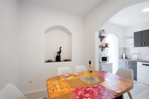 a kitchen and dining room with a table and chairs at Zw -Maria Laach und Nürburgring in Mayen