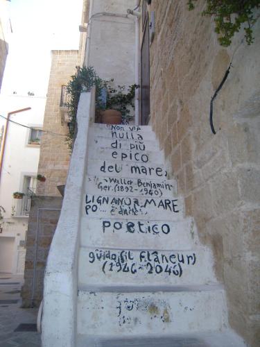 a staircase with writing on the side of a building at B&B Casa Dorsi in Polignano a Mare