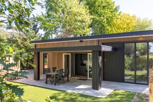 Κήπος έξω από το Chalet FoRest Veluwe with private hottub