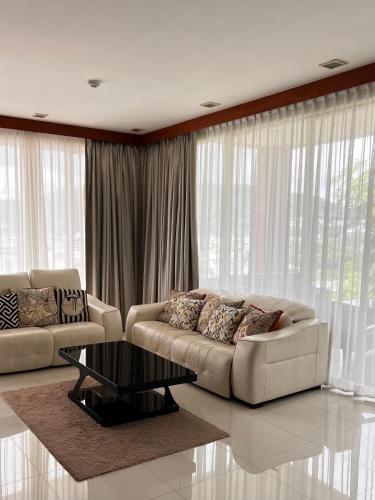 Χώρος καθιστικού στο Q Kata Residence