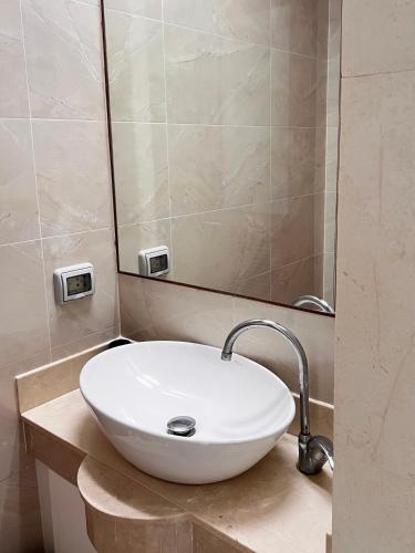 Ένα μπάνιο στο Q Kata Residence
