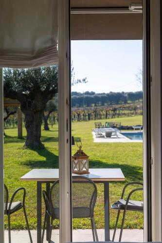 a table and chairs with a view of a park at Bed and Breakfast Le Giale in Castelnuovo del Garda