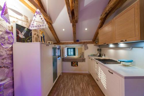 Dapur atau dapur kecil di Apartman Dominus