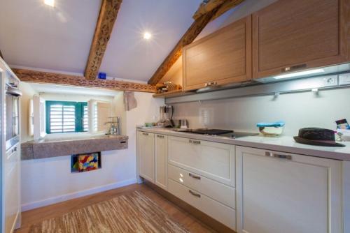 Dapur atau dapur kecil di Apartman Dominus