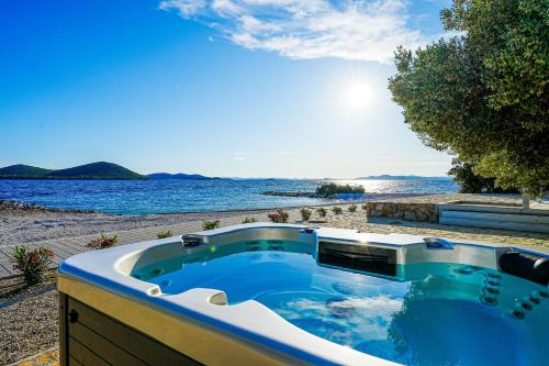 BUQEZ ECO RESORT - Beach Villa 28 - Directly by beach