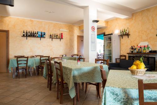 a dining room with tables and chairs in a restaurant at Il Poggio del Mare in San Mauro Cilento