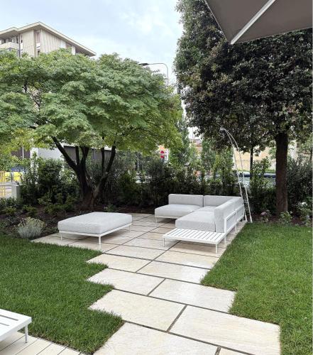Un jardín fuera de Hotel Raffaello