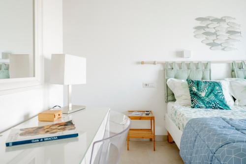 Postel nebo postele na pokoji v ubytování Eos Sea View Apartments