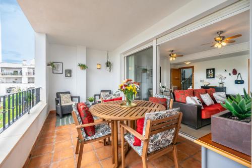 Congrio - Resort Holiday Treat