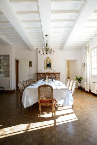 Posezení v ubytování Historic Manor House In Clermont L'hérault