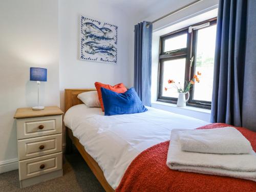 Postel nebo postele na pokoji v ubytování Corner Cottage