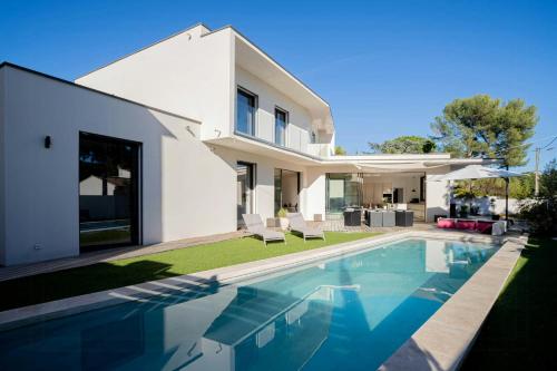 Modern Villa With Pool In Castelnau-Le-Lez