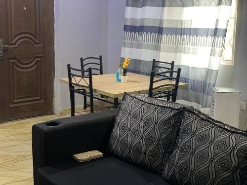 a living room with a couch and a table with chairs at Skl apartment in Adentan