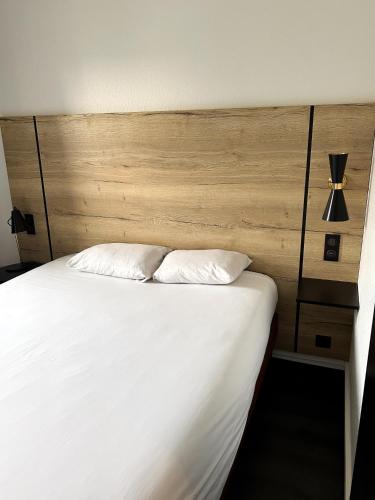 Ένα ή περισσότερα κρεβάτια σε δωμάτιο στο Hôtel AKENA Nantes Orvault - Ouest