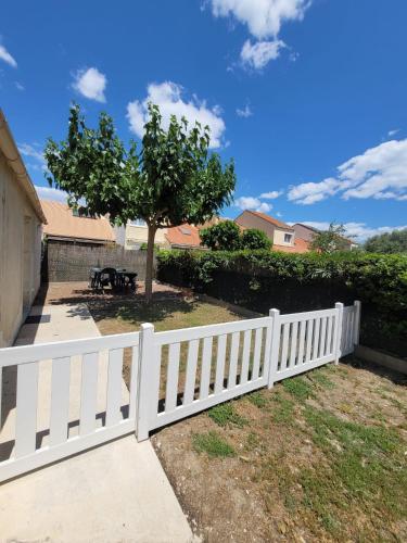 Petite maison avec jardin à 10min des plages