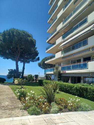 Cannes Studio Vue mer Panoramique Château de la Mer