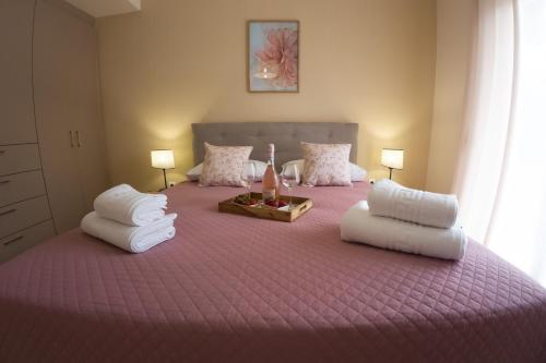 Ένα ή περισσότερα κρεβάτια σε δωμάτιο στο Mastiha Luxury Suites