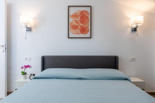a bedroom with a bed with a blue bedspread at La tana dei sogni in Chieri