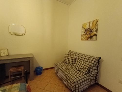 a living room with a chair and a fireplace at le lanterne in Foligno