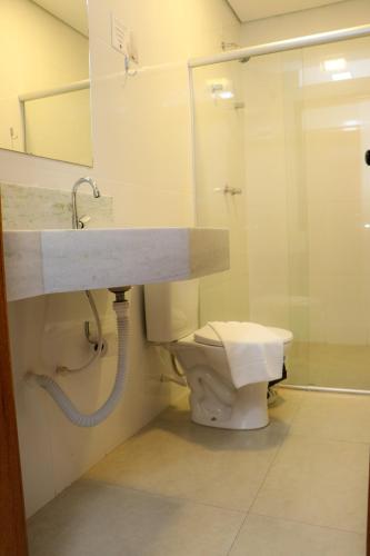 Bilik mandi di Hotel Milenio