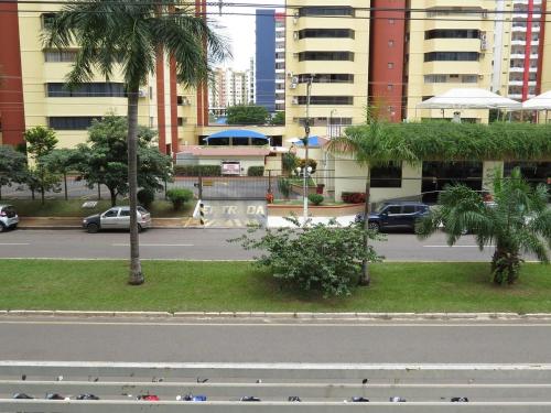 a group of birds sitting on the side of a street at Apartamentos Riviera Park in Caldas Novas