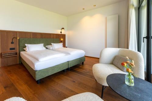 Una cama o camas en una habitación de Hotel Tenz
