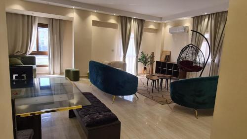 Delight R beside Rehab & airport- families only