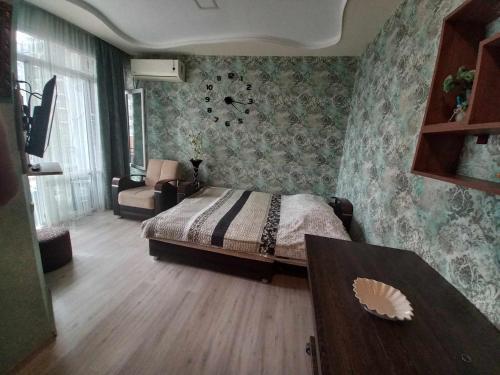 Кровать или кровати в номере Квартира у приморского парка