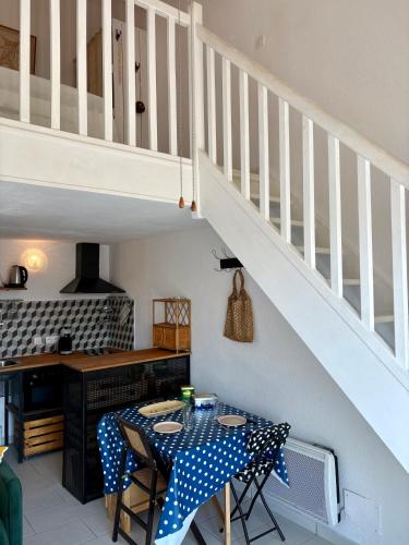 Superbe studio à proximité plage te commerce 2GOEL27