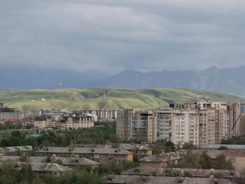 Зображення з фотогалереї помешкання A Mountain View Studio Flat у місті Бішкек