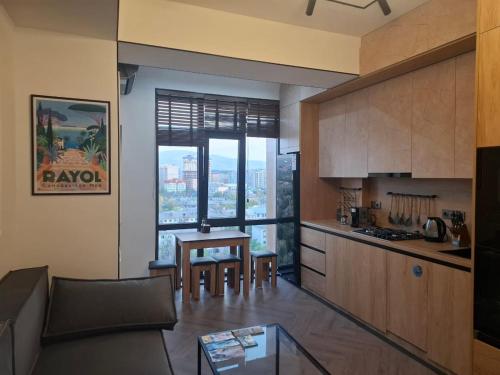 Зображення з фотогалереї помешкання A Mountain View Studio Flat у місті Бішкек