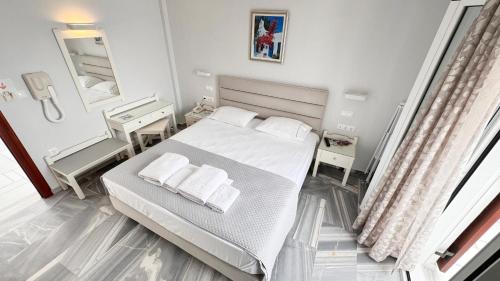 Gallery image of Irene Hotel - Beachfront in Parikia
