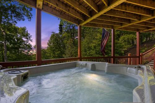 Φωτογραφία από το άλμπουμ του Mtn Views Hot Tub Fire Pit Dog Friendly σε Blue Ridge